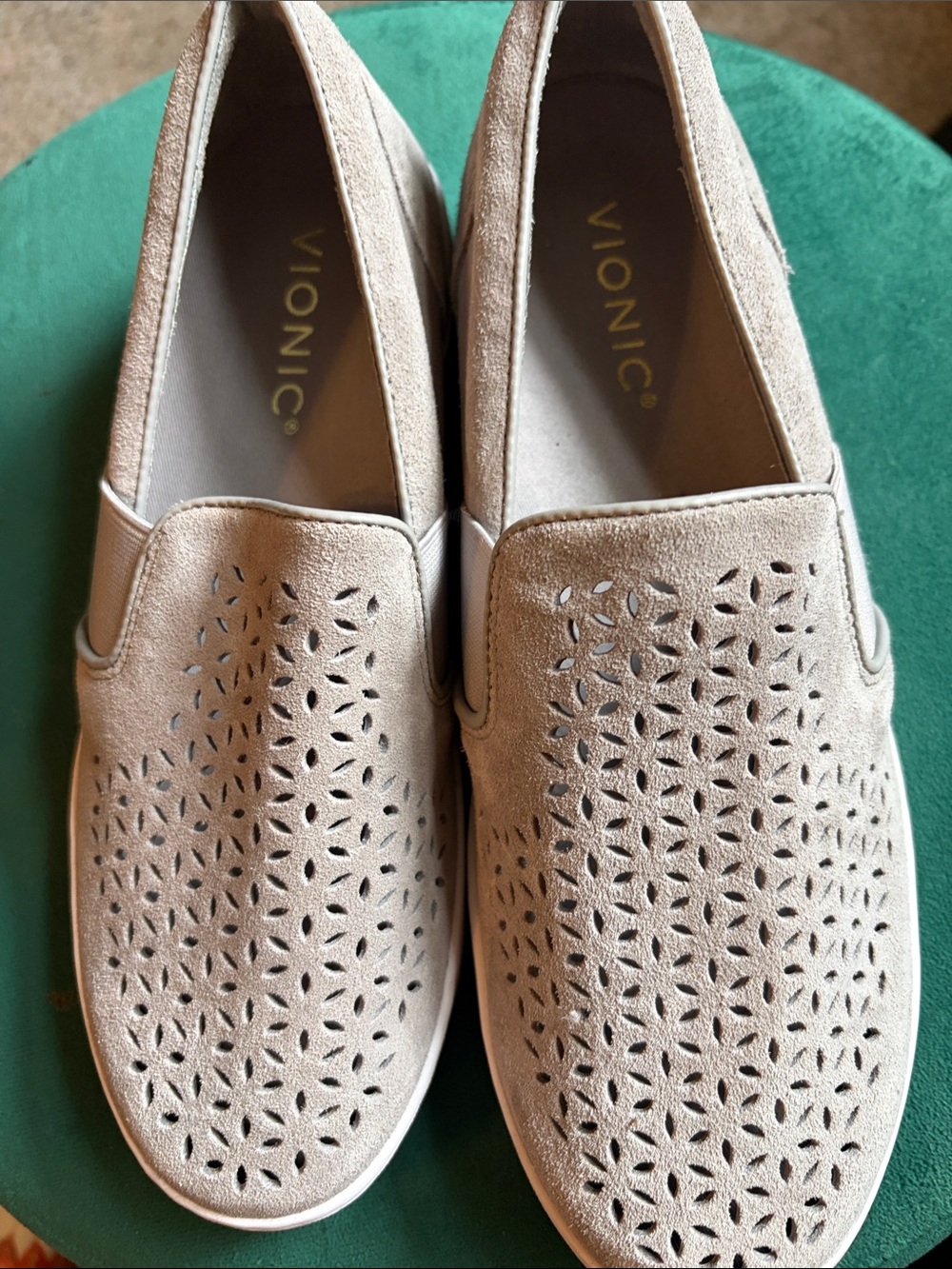 NWOB or tag Vionic gray suede loafers sz 8